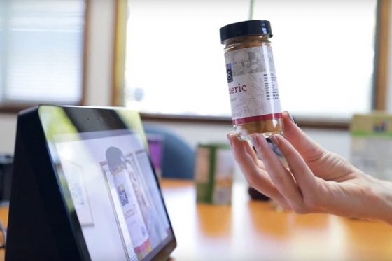 Alexa lanza una Skill que identifica alimentos para personas invidentes