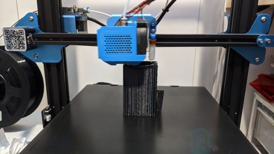 Creality CR-10 v2 imprimiendo para un Echo Dot